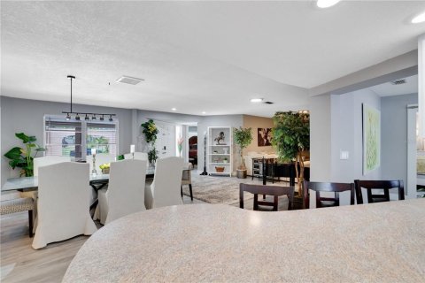 House in Seminole, Florida 3 bedrooms, 207.73 sq.m. № 1750259 - photo 18