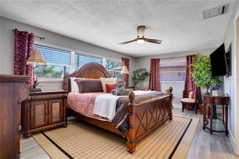 House in Seminole, Florida 3 bedrooms, 207.73 sq.m. № 1750259 - photo 20