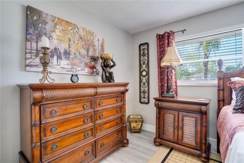 House in Seminole, Florida 3 bedrooms, 207.73 sq.m. № 1750259 - photo 23