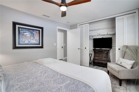House in Seminole, Florida 3 bedrooms, 207.73 sq.m. № 1750259 - photo 30