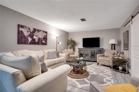House in Seminole, Florida 3 bedrooms, 207.73 sq.m. № 1750259 - photo 9