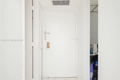 Condominio en alquiler en Hollywood, Florida, 1 dormitorio, 83.61 m2 № 1984213 - foto 16