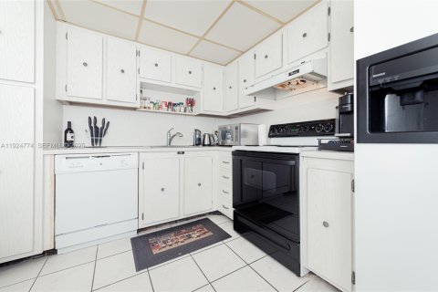 Condominio en alquiler en Hollywood, Florida, 1 dormitorio, 83.61 m2 № 1984213 - foto 17