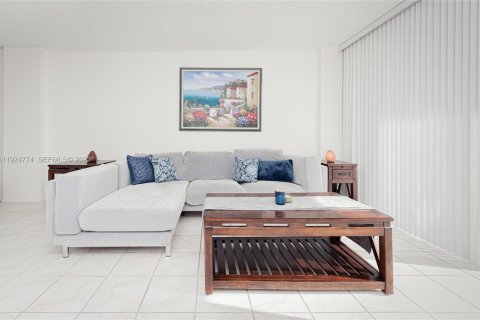 Condominio en alquiler en Hollywood, Florida, 1 dormitorio, 83.61 m2 № 1984213 - foto 7