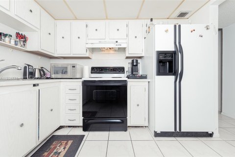 Condominio en alquiler en Hollywood, Florida, 1 dormitorio, 83.61 m2 № 1984213 - foto 18