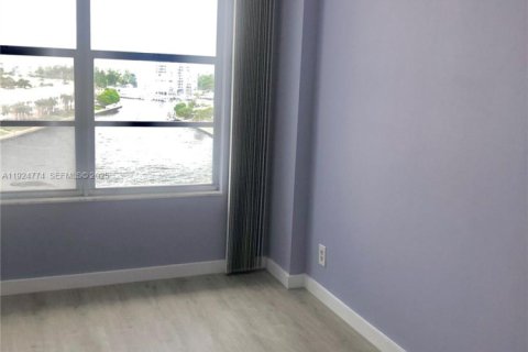 Condominio en alquiler en Hollywood, Florida, 1 dormitorio, 83.61 m2 № 1984213 - foto 11