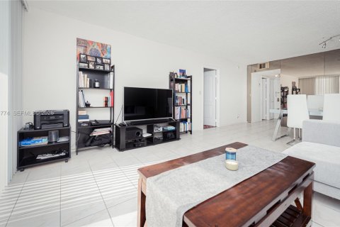 Condominio en alquiler en Hollywood, Florida, 1 dormitorio, 83.61 m2 № 1984213 - foto 6