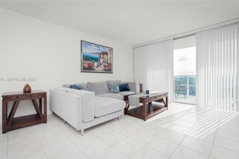 Condominio en alquiler en Hollywood, Florida, 1 dormitorio, 83.61 m2 № 1984213 - foto 4