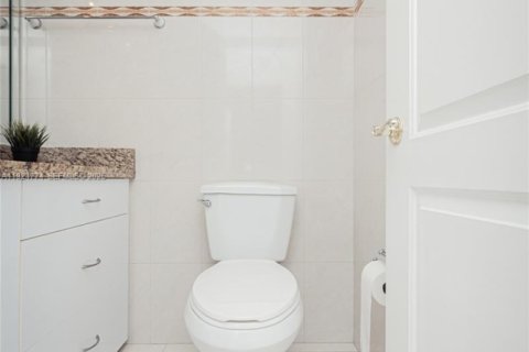 Condominio en alquiler en Hollywood, Florida, 1 dormitorio, 83.61 m2 № 1984213 - foto 23