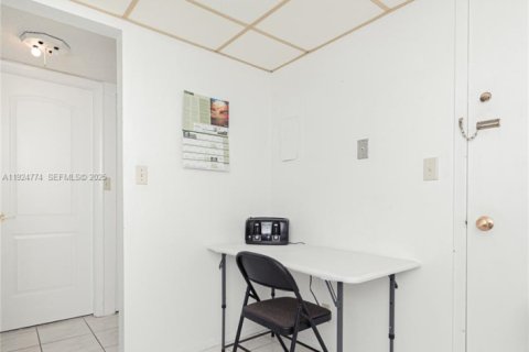 Condominio en alquiler en Hollywood, Florida, 1 dormitorio, 83.61 m2 № 1984213 - foto 20
