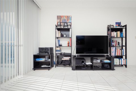 Condominio en alquiler en Hollywood, Florida, 1 dormitorio, 83.61 m2 № 1984213 - foto 8