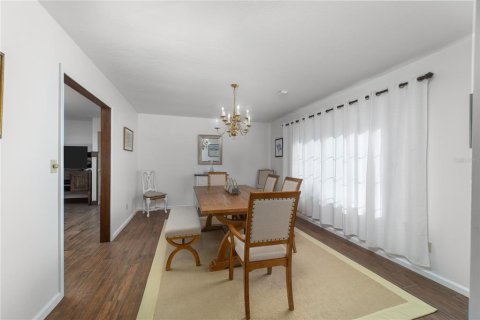 House in Ocala, Florida 3 bedrooms, 265.14 sq.m. № 2102731 - photo 12