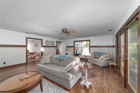 House in Ocala, Florida 3 bedrooms, 265.14 sq.m. № 2102731 - photo 10