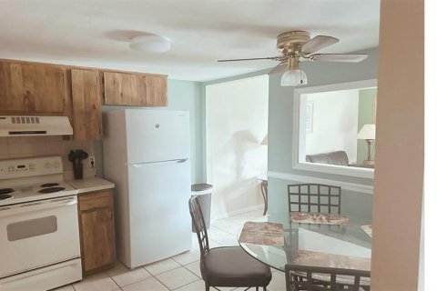Condominio en alquiler en Port Richey, Florida, 1 dormitorio, 62.99 m2 № 1905714 - foto 5