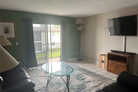 Condominio en alquiler en Port Richey, Florida, 1 dormitorio, 62.99 m2 № 1905714 - foto 4