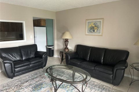 Condominio en alquiler en Port Richey, Florida, 1 dormitorio, 62.99 m2 № 1905714 - foto 3