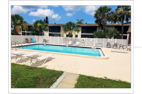 Condominio en alquiler en Port Richey, Florida, 1 dormitorio, 62.99 m2 № 1905714 - foto 11
