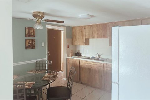 Condominio en alquiler en Port Richey, Florida, 1 dormitorio, 62.99 m2 № 1905714 - foto 6