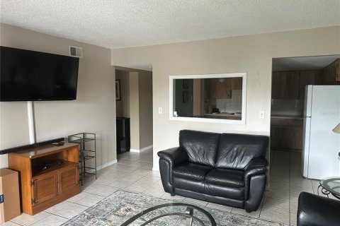 Condominio en alquiler en Port Richey, Florida, 1 dormitorio, 62.99 m2 № 1905714 - foto 2