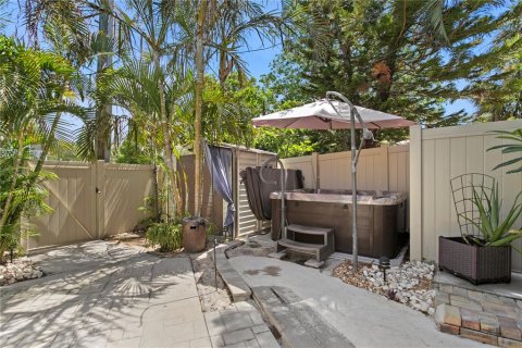 Condo in Saint Petersburg, Florida, 2 bedrooms  № 1810183 - photo 27