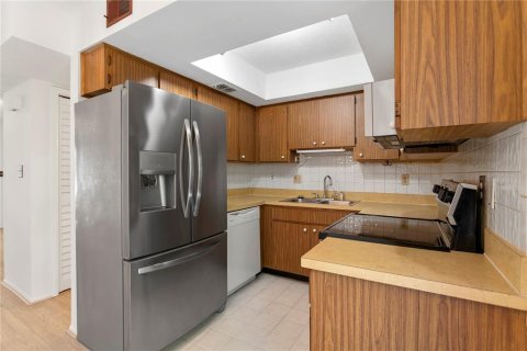 Condo in Saint Petersburg, Florida, 2 bedrooms  № 1810183 - photo 15