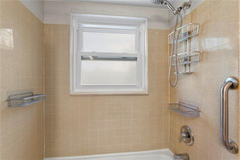 Condo in Saint Petersburg, Florida, 2 bedrooms  № 1810183 - photo 18