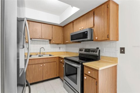Condo in Saint Petersburg, Florida, 2 bedrooms  № 1810183 - photo 12