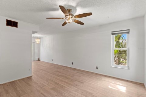 Condo in Saint Petersburg, Florida, 2 bedrooms  № 1810183 - photo 4