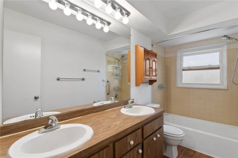 Condo in Saint Petersburg, Florida, 2 bedrooms  № 1810183 - photo 17