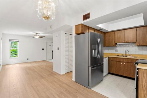 Condo in Saint Petersburg, Florida, 2 bedrooms  № 1810183 - photo 9