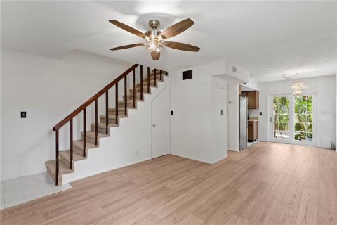 Condo in Saint Petersburg, Florida, 2 bedrooms  № 1810183 - photo 5