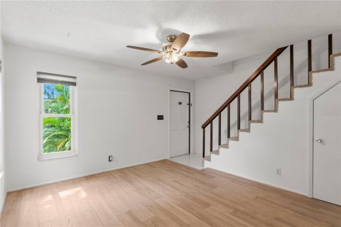 Condo in Saint Petersburg, Florida, 2 bedrooms  № 1810183 - photo 6
