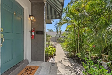 Condo in Saint Petersburg, Florida, 2 bedrooms  № 1810183 - photo 2
