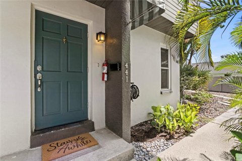 Condo in Saint Petersburg, Florida, 2 bedrooms  № 1810183 - photo 1