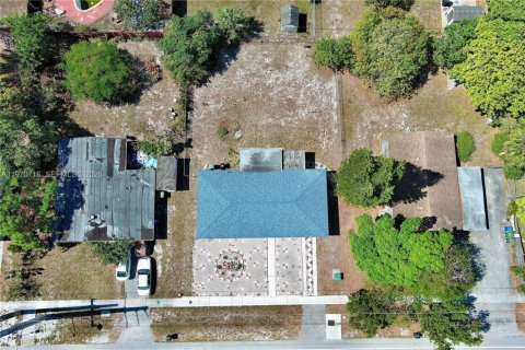 House in Fort Lauderdale, Florida 2 bedrooms, 128.95 sq.m. № 2031112 - photo 26