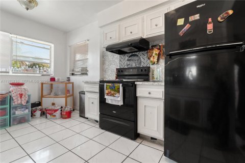 House in Fort Lauderdale, Florida 2 bedrooms, 128.95 sq.m. № 2031112 - photo 15