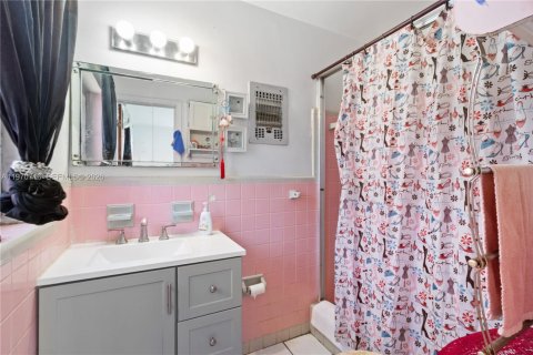 House in Fort Lauderdale, Florida 2 bedrooms, 128.95 sq.m. № 2031112 - photo 19