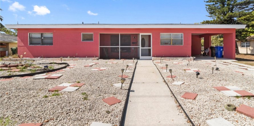 House in Fort Lauderdale, Florida 2 bedrooms, 128.95 sq.m. № 2031112