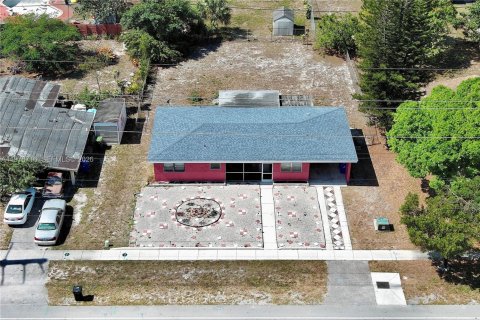 House in Fort Lauderdale, Florida 2 bedrooms, 128.95 sq.m. № 2031112 - photo 27