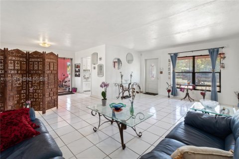 House in Fort Lauderdale, Florida 2 bedrooms, 128.95 sq.m. № 2031112 - photo 10