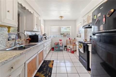 House in Fort Lauderdale, Florida 2 bedrooms, 128.95 sq.m. № 2031112 - photo 13