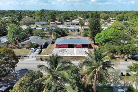 House in Fort Lauderdale, Florida 2 bedrooms, 128.95 sq.m. № 2031112 - photo 29