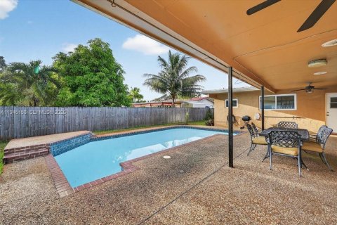 House in Pembroke Pines, Florida 4 bedrooms, 204.38 sq.m. № 2001492 - photo 25