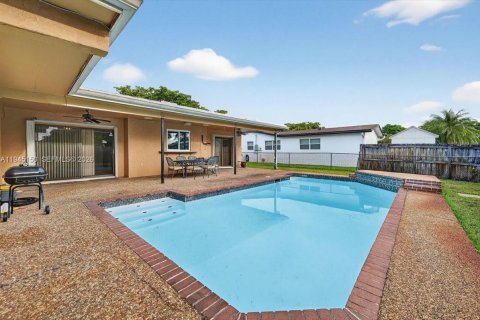 House in Pembroke Pines, Florida 4 bedrooms, 204.38 sq.m. № 2001492 - photo 27