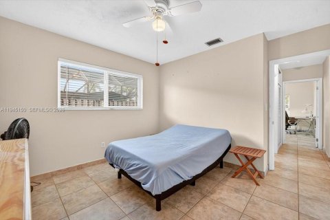 House in Pembroke Pines, Florida 4 bedrooms, 204.38 sq.m. № 2001492 - photo 20