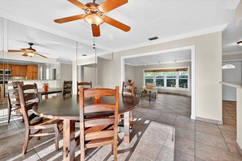 House in Pembroke Pines, Florida 4 bedrooms, 204.38 sq.m. № 2001492 - photo 8