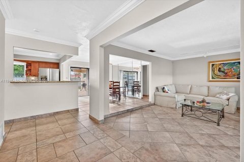 House in Pembroke Pines, Florida 4 bedrooms, 204.38 sq.m. № 2001492 - photo 3