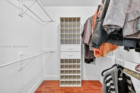 House in Pembroke Pines, Florida 4 bedrooms, 204.38 sq.m. № 2001492 - photo 18