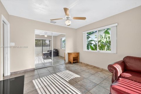 House in Pembroke Pines, Florida 4 bedrooms, 204.38 sq.m. № 2001492 - photo 16