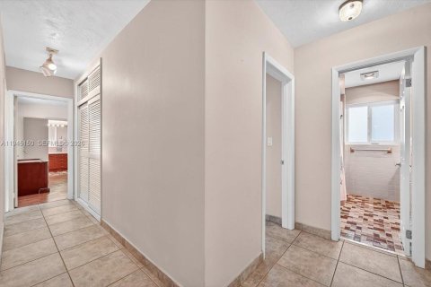 House in Pembroke Pines, Florida 4 bedrooms, 204.38 sq.m. № 2001492 - photo 17